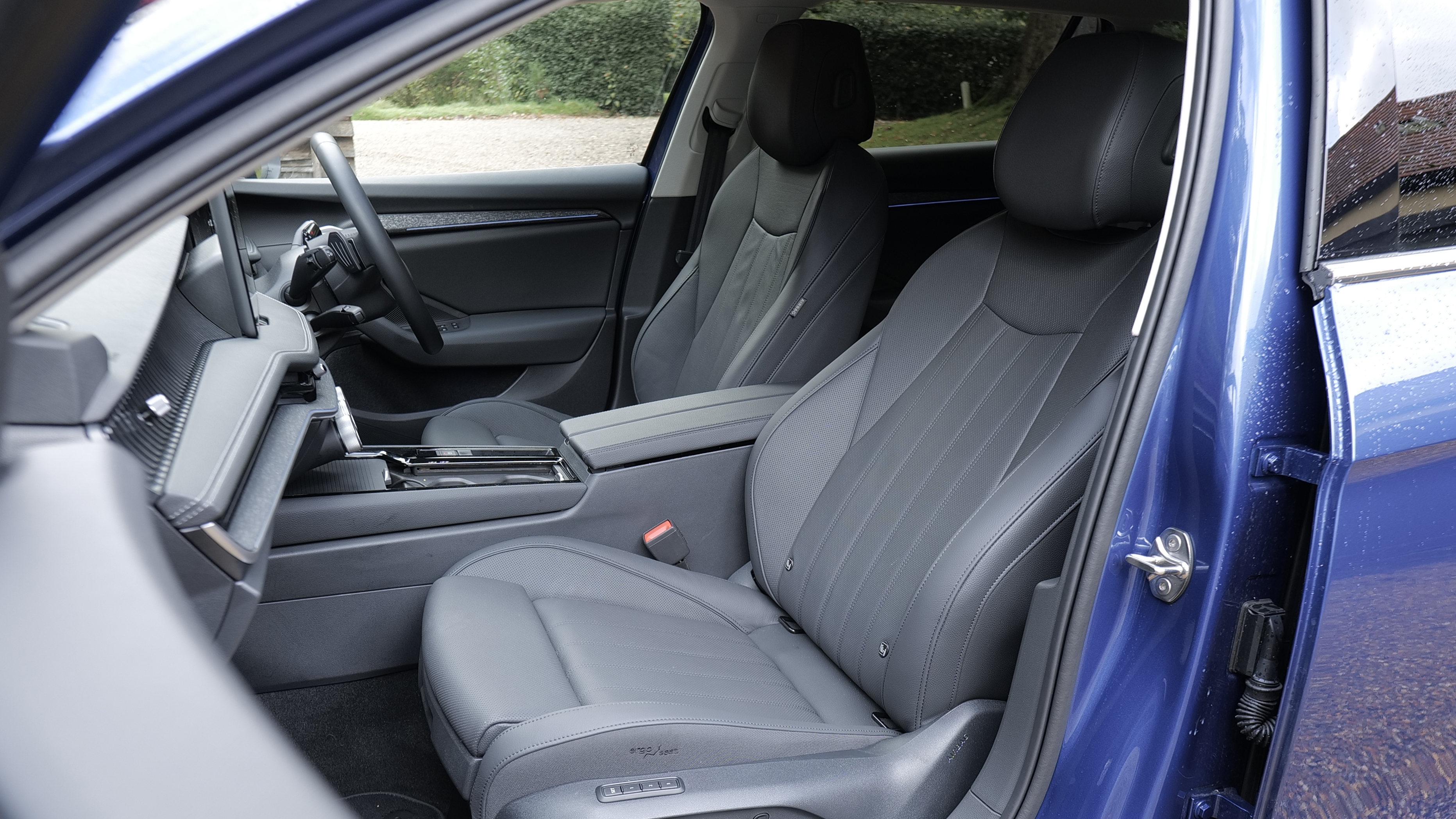 SKODA SUPERB DIESEL ESTATE 2.0 TDI 193 Sportline 4X4 5dr DSG